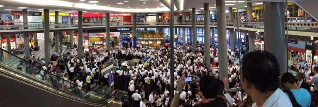 Aeroviários fazem protesto em aeroportos do Brasil