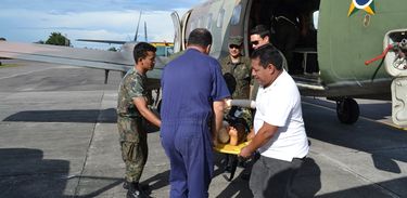 Esquadrão Cobra resgata indígena para tratamento em Manaus