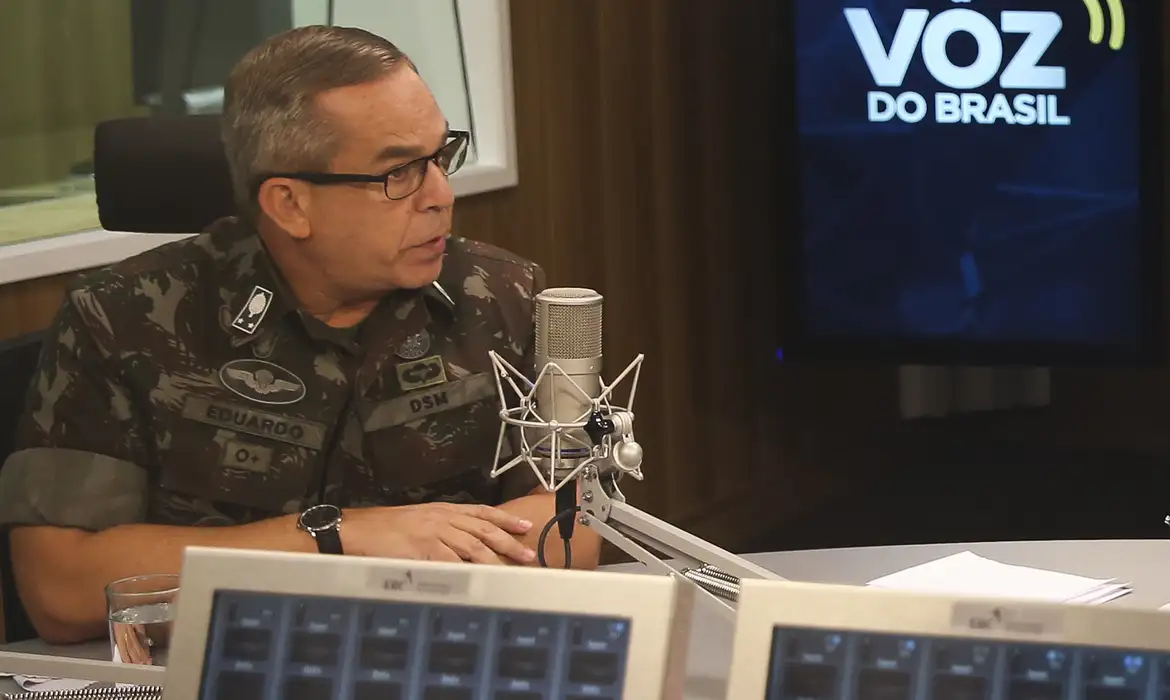 Diretor de Serviço Militar, General de Brigada, Eduardo Tavares Martins, é entrevistado no programa A Voz do Brasil.