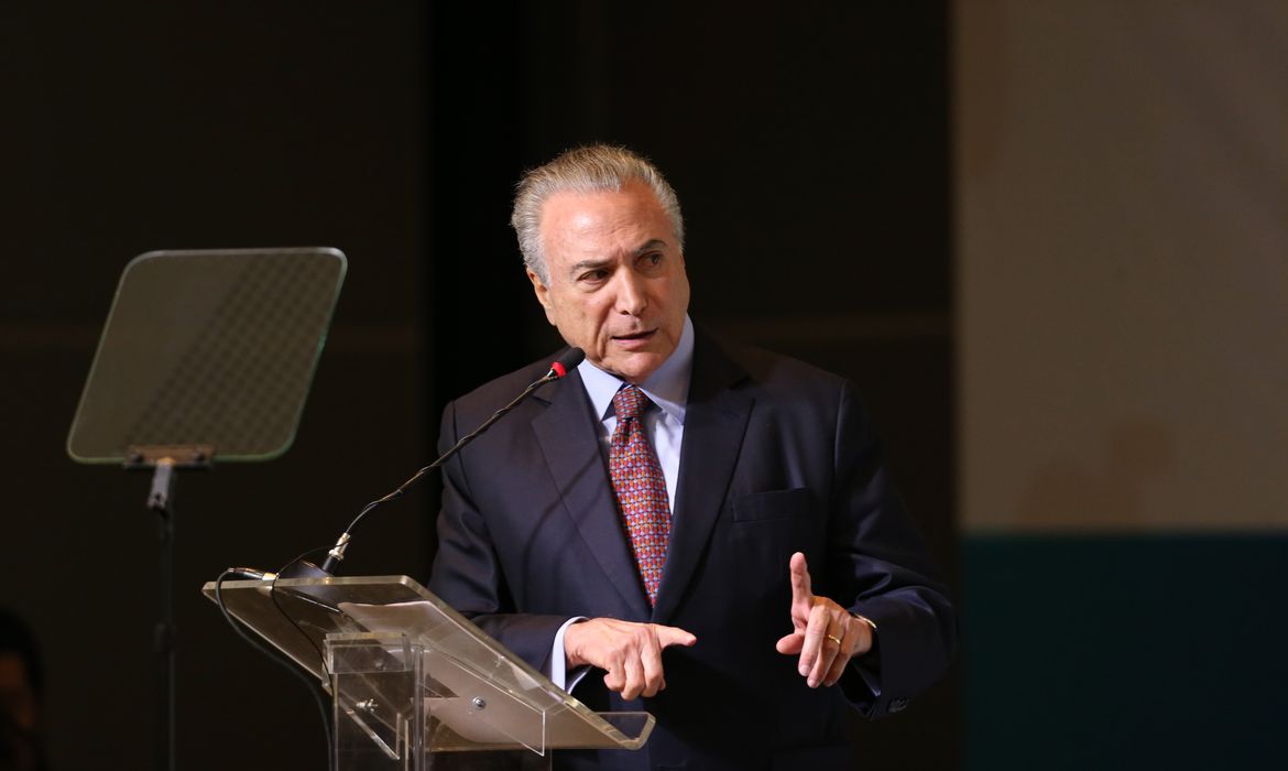 Brasília - Presidente Michel Temer discursa na abertura do 28º Congresso Aço Brasil, no Centro Internacional de Convenções do Brasil (Valter Campanato/Agência Brasil)