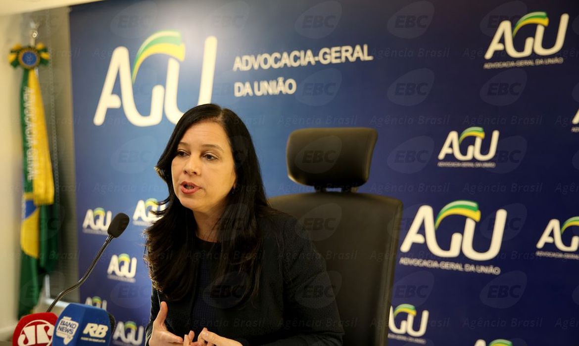Grace Mendonça fala também da mediação da AGU no recente acordo coletivo firmado entre bancos e poupadores