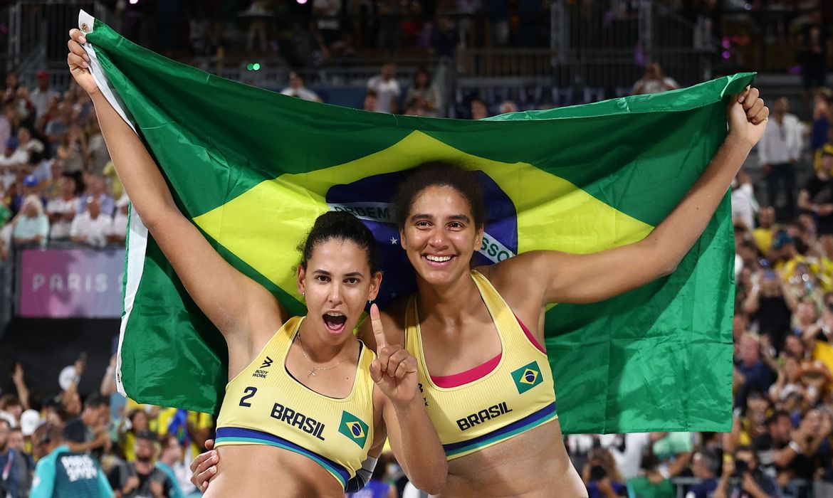 Duda e Ana Patrícia - ouro no vôlei de praia feminino em Paris - em 09/08/2024