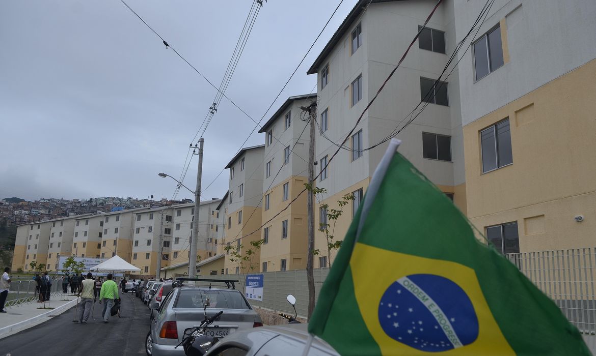 Presidenta Dilma Rousseff entrega de chaves e inaugura os conjuntos residenciais Zé Keti e Ismael Silva, do Minha Casa Minha Vida, no bairro do Estácio (Fernando Frazão/Agência Brasil)