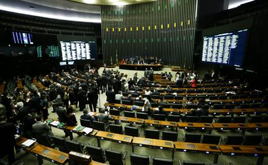 Brasília - Plenário da Câmara dos Deputados durante sessão para analisar destaques ao projeto de renegociação da dívida dos estados (Marcelo Camargo/Agência Brasil)