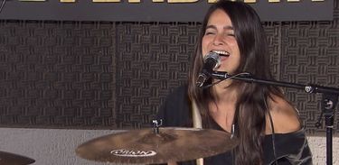  Aline Vivas, baterista da banda Barba Ruiva