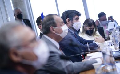 Comissão Parlamentar de Inquérito da Pandemia (CPIPANDEMIA) realiza oitiva do empresário suspeito de ter atuado como lobista da Precisa Medicamentos na tentativa de venda da vacina Coxavin para o Ministério da Saúde. 

Mesa:
relator da