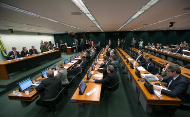 Brasília - O presidente da Comissão Mista de Orçamento, deputado Arthur Lira, encerra reunião devido à falta de quorum  (Fabio Rodrigues Pozzebom/Agência Brasil)