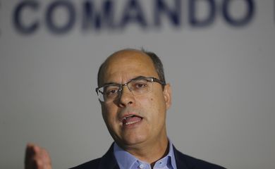  O governador eleito, Wilson Witzel (PSC) fala à imprensa após reunião com o interventor federal, general Braga Netto, no Centro Integrado de Comando e Controle.