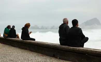 Rio de Janeiro (RJ), 01/07/2024 – Ressaca e frio marcam início da semana no Rio. Foto: Tomaz Silva/Agência Brasil