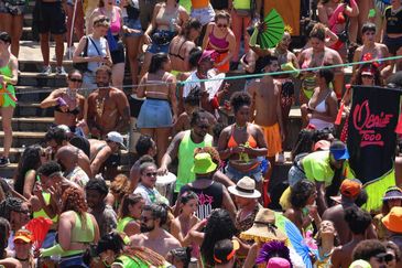 Tomaz Silva/Agência Brasil Rio de Janeiro (RJ), 22/02/2025 – Bloco O baile todo anima o pré-carnaval no centro do Rio de Janeiro. Foto: Tomaz Silva/Agência Brasil