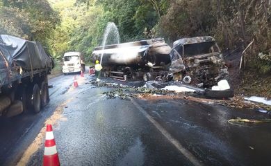 Acidente com caminhão de combustível bloqueia a Anchieta. Foto: Ecovias/Divulgação