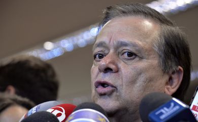 Brasília - O relator da Comissão Especial do Impeachment Jovair Arantes fala após a reunião para ouvir defesa do ministro da Fazenda, Nelson Barbosa, e do professor de Direito Tributário da Universidade do Estado do Rio de Janeiro, Ricardo