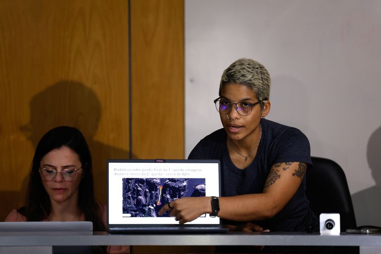 Rio de Janeiro (RJ), 11/07/2025 - Mariana Marins, irmã de Juliana, esclarece o acidente durante coletiva de imprensa concedida pela família de Juliana Marins, brasileira que faleceu durante uma trilha no Monte Rinjani na Indonésia, na Defensoria Pública da União (DPU), centro da cidade. Foto: Tânia Rêgo/Agência Brasil