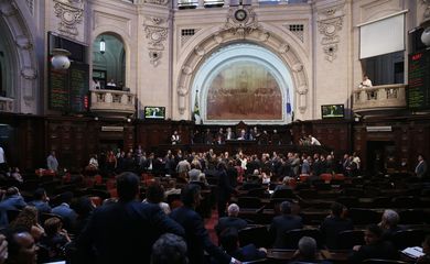 A Assembleia Legislativa do Rio de Janeiro (Alerj) vota a Mesa Diretora que irá conduzir os trabalhos na casa durante o biênio (2019-2020), na presidência da assembleia, o deputado estadual André Ceciliano (PT) encabeça a chapa única que se saiu