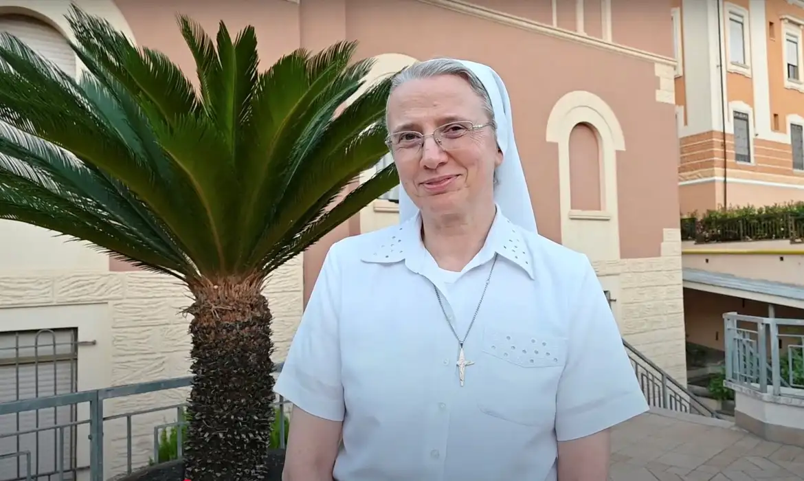 Sister Simona Brambilla, 59, who became the first woman named by Pope Francis to lead a major Vatican department on January 6, 2025, looks on, in Rome, Italy, in this screengrab image taken from a video released by Consolata Missionaries on September 16, 2024.  Reuters/Consolata Missionaries/Proibida reprodução    THIS IMAGE HAS BEEN SUPPLIED BY A THIRD PARTY. NO RESALES. NO ARCHIVES. MANDATORY CREDIT. DO NOT OBSCURE LOGO.