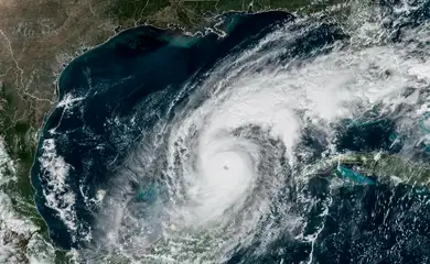 A satellite image shows Hurricane Milton progressing before its expected landfall in Florida, in the Gulf of Mexico October 8, 2024.    CIRA/NOAA/Handout via REUTERS    THIS IMAGE HAS BEEN SUPPLIED BY A THIRD PARTY.