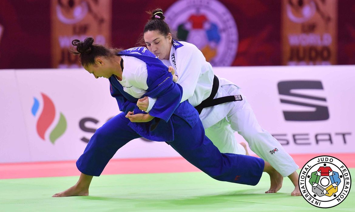 Ippon relâmpago dá bronze a Mayra Aguiar no Grand Slam de Budapeste.