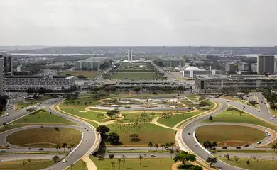 Brasília (DF) - 05/09/2023 - Vista da Esplanada dos Ministérios preparada para receber o desfile de 7 de setembro
Foto: Joédson Alves/Agência Brasil