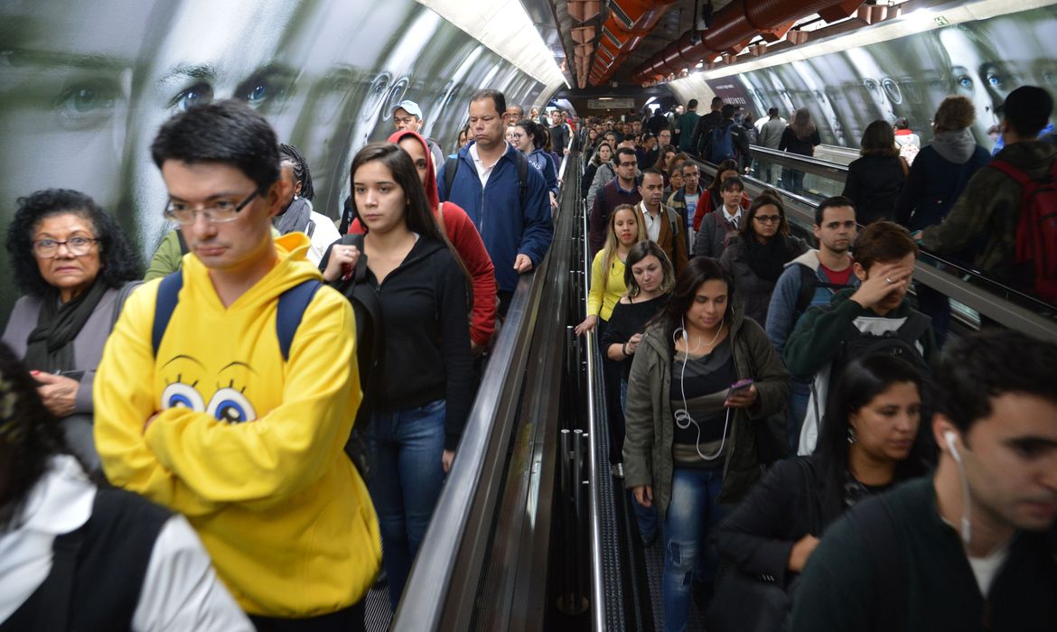Rovena Rosa/Agência Brasil Corredor subterrâneo entre as estações Consolação e Paulista, que faz a integração entre as linhas verde e amarela do metrô de São Paulo.