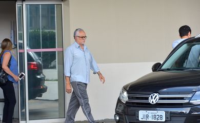 O ex-deputado José Genoino chega ao Instituto de Cardiologia do DF para nova perícia médica(Wilson Dias/Agência Brasil) 