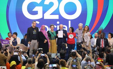 Rio de Janeiro (RJ), 16/11/2024 – O presidente do Brasil, Luís Inácio Lula da Silva durante ato de entrega do documento final da cúpula do G20 Social, no Boulevard Olímpico na zona portuária da capital fluminense. Foto: Tomaz Silva/Agência Brasil