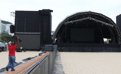 Finalização da montagem do palco Carioca para os shows da festa do réveillon 2023 na praia de Copacabana, zona sul da cidade. 