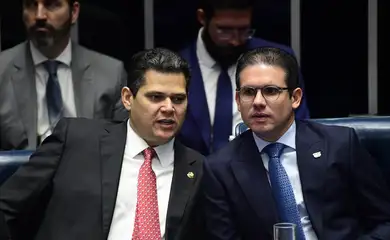 Brasília (DF), 04/06/2025 - O presidente do Senado Federal, Davi Alcolumbre, e o presidente da Câmara dos Deputados, Hugo Motta, durante sessão do Congresso Nacional. Foto: Saulo Cruz/Agência Senado/Arquivo