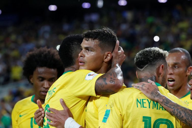 Copa 2018: Brasil e Sérvia. Comemoração do segundo gol do Brasil.