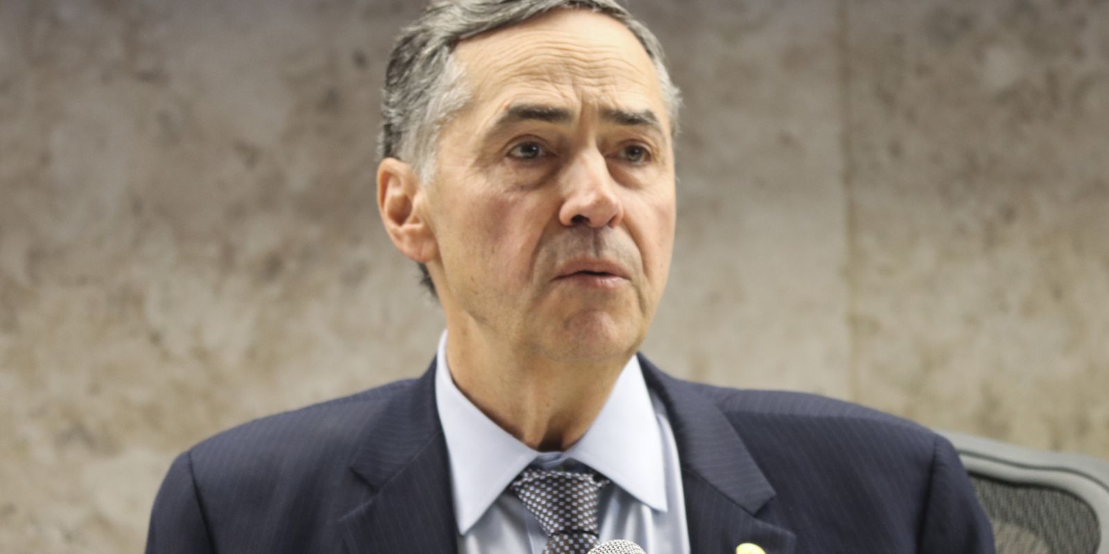 Barroso pede manifestação de Zanin e Dino sobre pedidos de impedimento