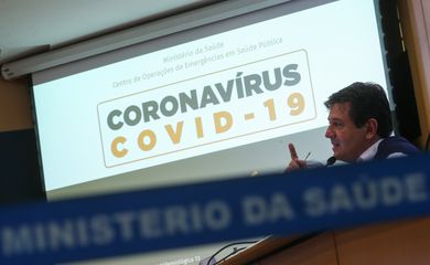 O ministro da Saúde, Luiz Henrique Mandetta,atualiza dados em coletiva de imprensa  sobre à infecção pelo novo coronavírus no Brasil