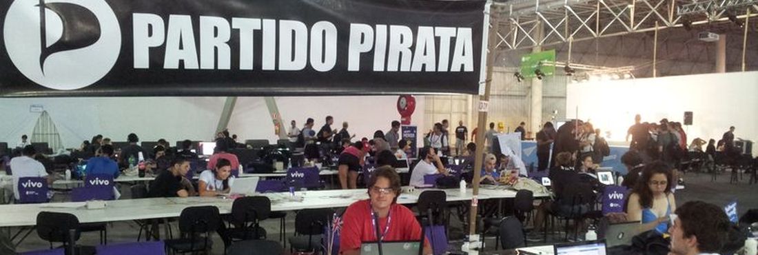Partido Pirata usa espaço da Campus Party para articulação