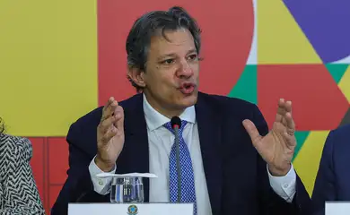 Brasília (DF) 28/11/2024 - Os ministros Fernando Haddad (Fazenda) (e) e Rui Costa (Casa Civil) (d) durante coletiva para explicar o pacote de gastos do governo. Foto: Fabio Rodrigues-Pozzebom/ Agência Brasil
