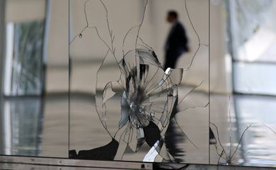 Janelas danificadas no Palácio do Planalto após atos terroristas no ultimo domingo