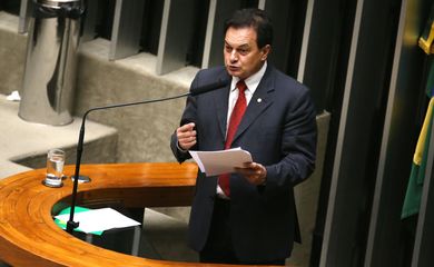 Brasília - Deputado Aelton Freitas (PR/MG)fala durante discussão do processo de impeachment da presidenta Dilma Rousseff, no plenário da Câmara (Fabio Rodrigues Pozzebom/Agência Brasil)