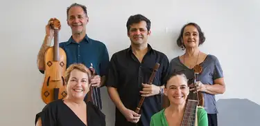 Sonia Leal Wegenast – canto, harpa  e percussão  Leandro Mendes – flautas e canto  Cecília Aprigliano – viola da gamba  Mário Orlando – flautas, viola da gamba  e canto  Rosimary Parra – alaúde 