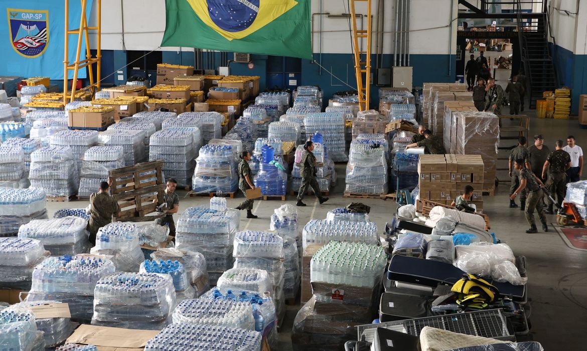 São Paulo (SP), 24/05/2024 - Doações para o Rio Grande do Sul armazenadas no hangar da Base Aérea de São Paulo. Foto: Rovena Rosa/Agência Brasil