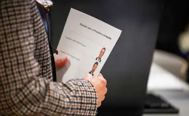 A person holds a ballot during the presidential election, in Caldas da Rainha, Portugal, February 8, 2026. REUTERS/Pedro Nunes