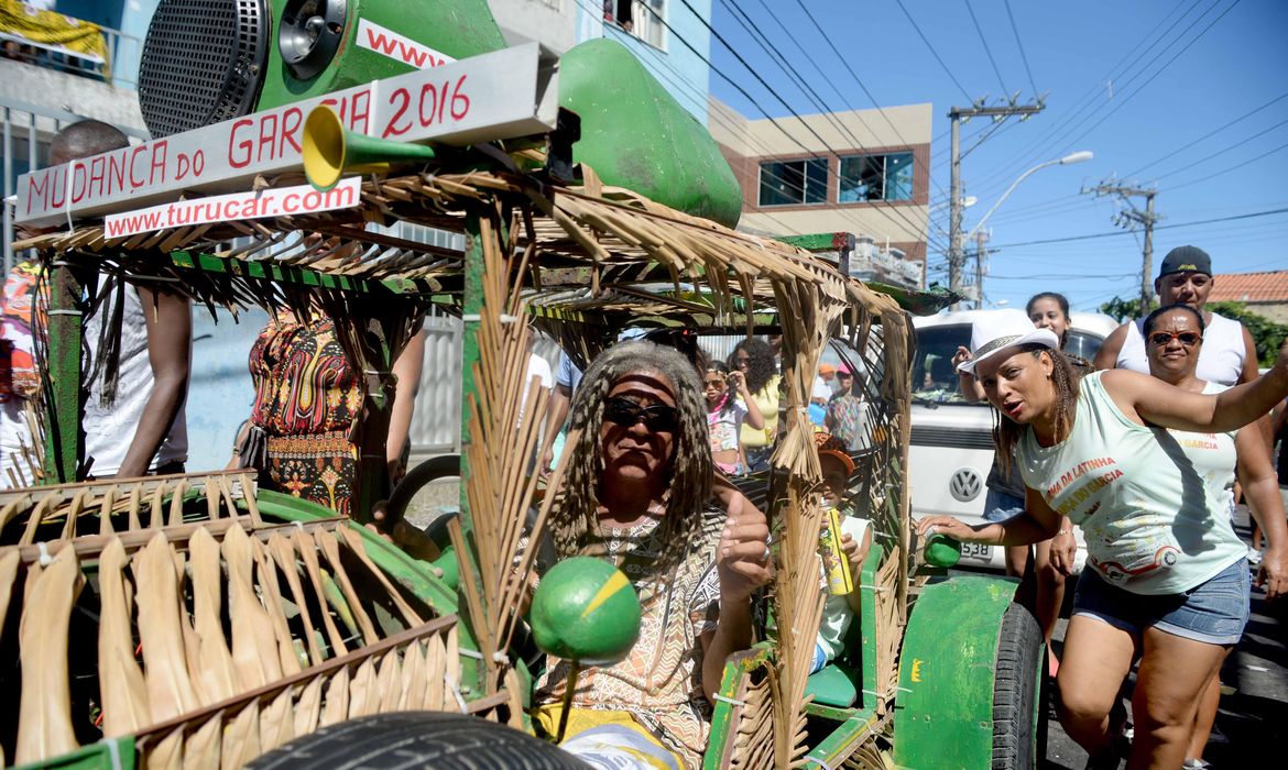 Bloco Mudanca do Garcia sai sempre na segunda-feira de carnaval em Salvador