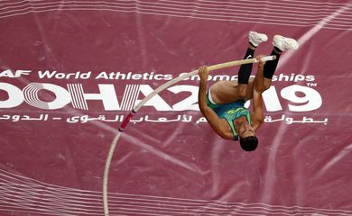 Athletics - World Athletics Championships - Doha 2019 - Men's  Pole Vault Qualification - Khalifa International Stadium, Doha, Qatar - September 28, 2019. Brazil's Thiago Braz in action. REUTERS/Fabrizio Bensch