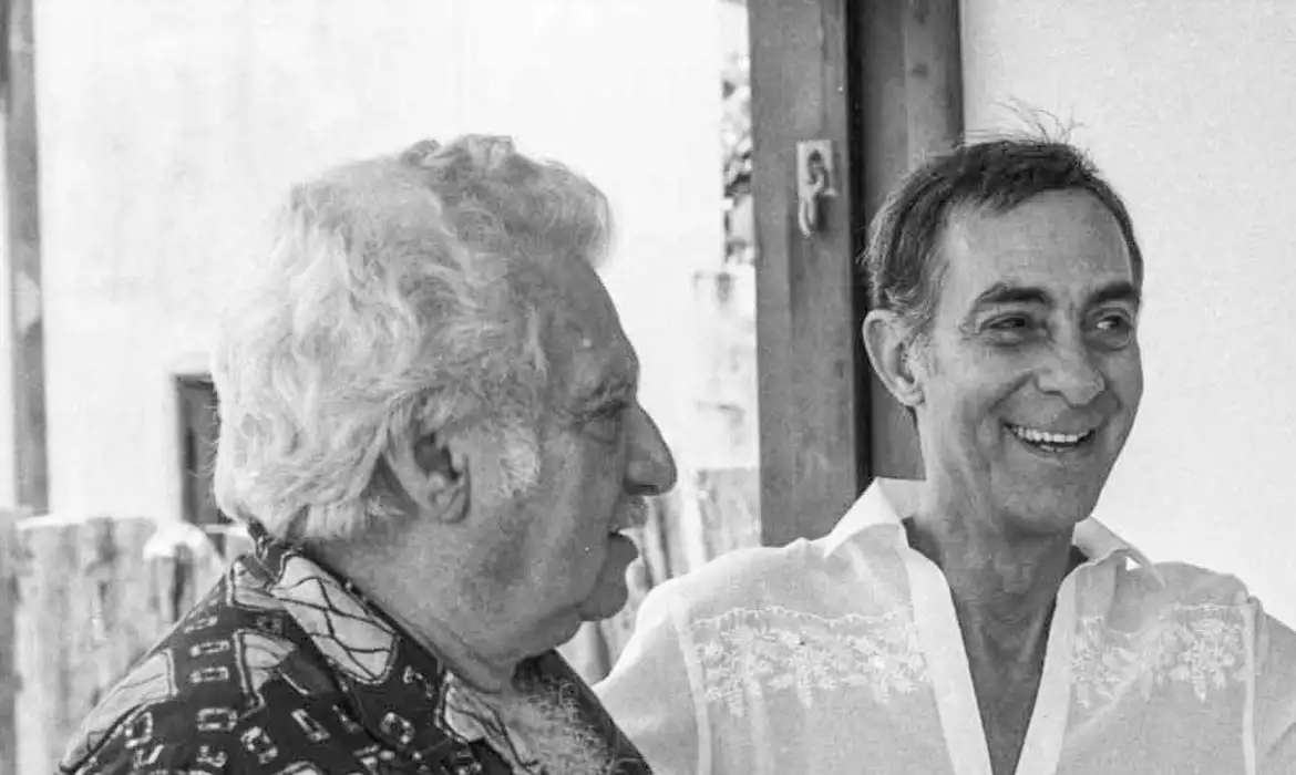 São Paulo (SP) 13/03/2025 - Jorge Amado e Dias Gomes na Casa do Rio Vermelho, década de 1970 - Escritor e dramaturgo Dias Gomes será o homenageado da Flipelô neste ano.
Foto: Acervo Fundação Casa de Jorge Amado/Divulgação