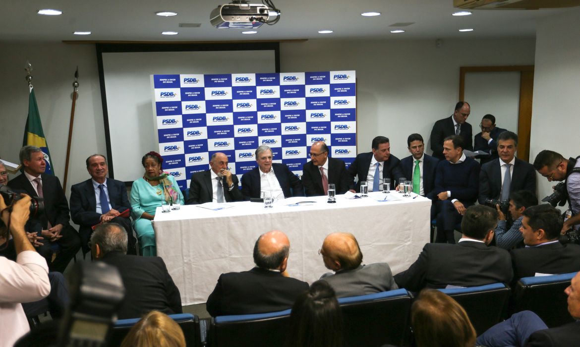 Brasília - Senador Tasso Jereissati comanda a reunião da Executiva Nacional do PSDB para avaliar o atual cenário político (Fabio Rodrigues Pozzebom/Agência Brasil)