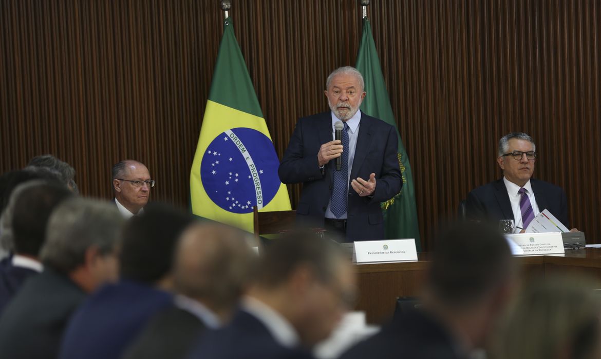 O presidente Luiz Inácio Lula da Silva se reúne com os governadores dos 26 estados e do Distrito Federal