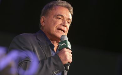 O candidato do Podemos à Presidência da República, Alvaro Dias, participa de debate sobre agricultura promovido pela Confederação da Agricultura e Pecuária do Brasil (CNA) e pelo Conselho do Agro.