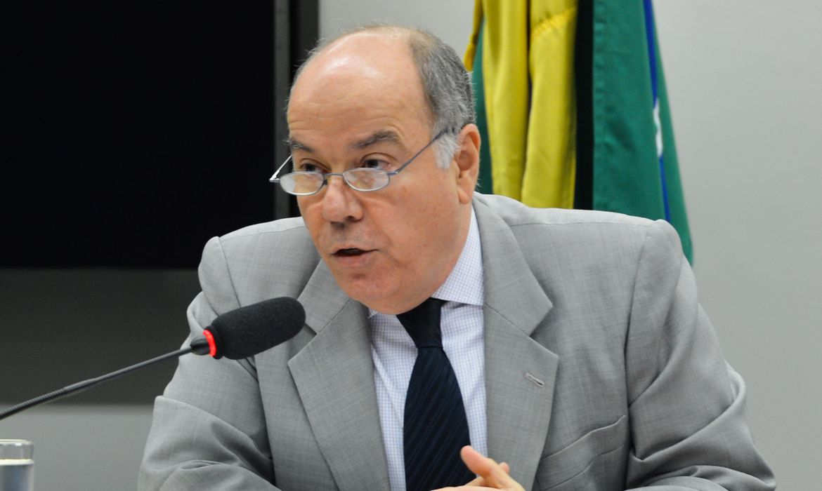 O ministro das Relações Exteriores, Mauro Vieira, explica a política externa brasileira em audiência pública conjunta das comissões de Relações Exteriores e de Segurança Pública (Antonio Cruz/Agência Brasil)