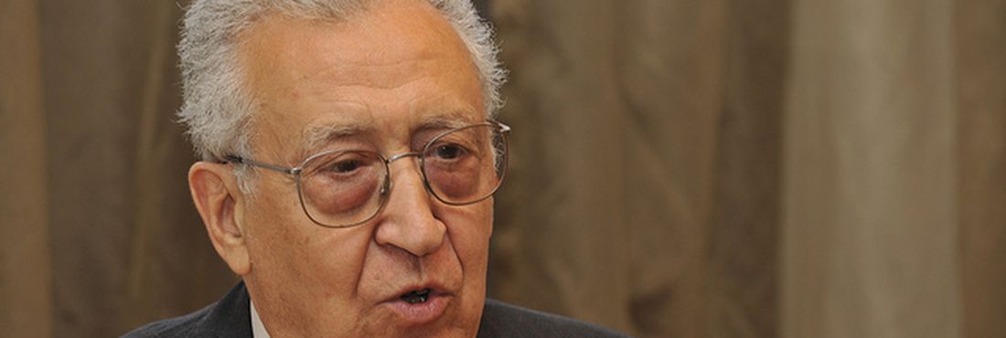 Lakhdar Brahimi informou que o governo e oposição concordaram com um breve cessar-fogo.