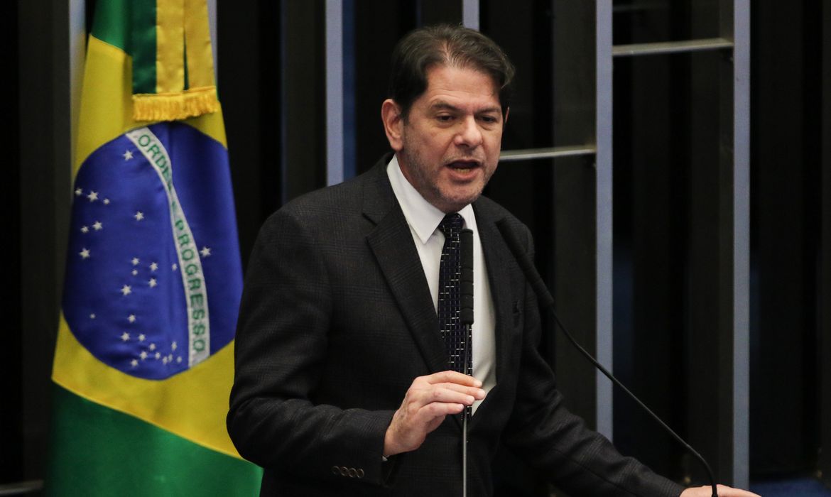 Senador Cid Gomes hospitalizado ap s ser baleado no Cear