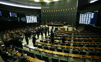 Brasília - Sessão plenária na Câmara dos Deputados para discutir e votar projeto que regulamenta a terceirização e o trabalho temporário (Marcelo Camargo/Agência Brasil)