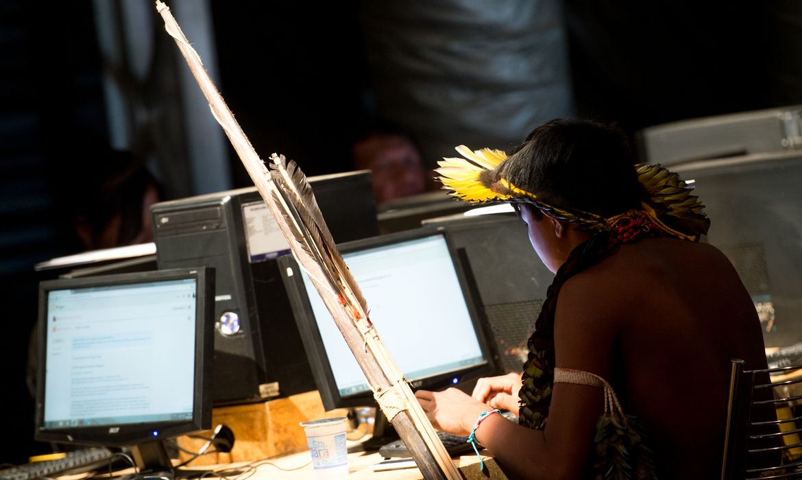 Palmas (TO) - Indígenas brasileiros fazem cursos de informática na 
