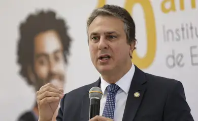 Brasília (DF), 03/08/2023 - O ministro da Educação, Camilo Santana, durante palestra de abertura da 49ª Assembleia Geral da Associação Brasileira das Instituições Comunitárias de Educação Superior (Abruc). Foto: Marcelo Camargo/Agência Brasil