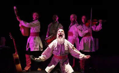 Companhia teatral chilena conta histórias latinoamericanas em trilogia